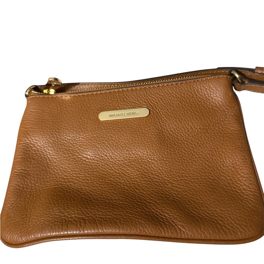 Michael Kors Tan pebbled Leather Clutch with Gold Hardware adjustable strap cute - Picture 1 of 8
